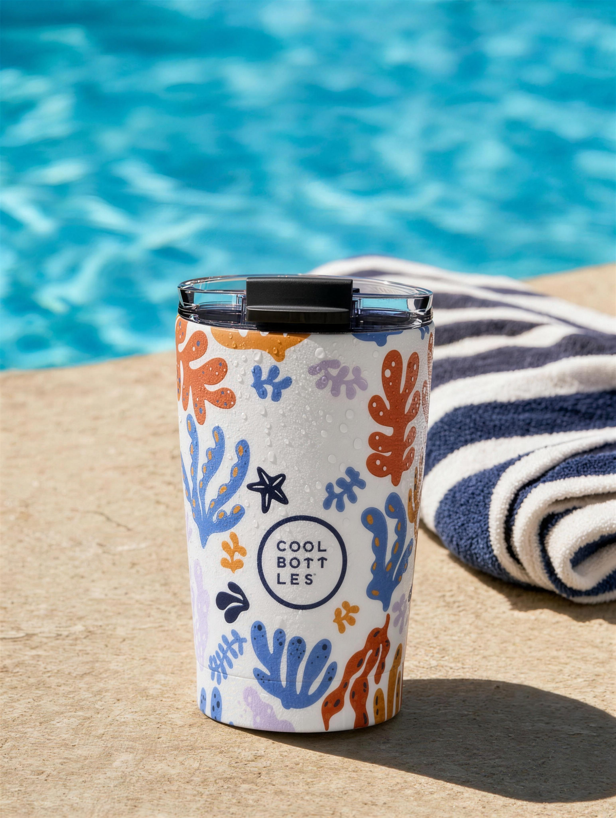 Cool Bottles tumbler koleksiyonu havuz kenarı