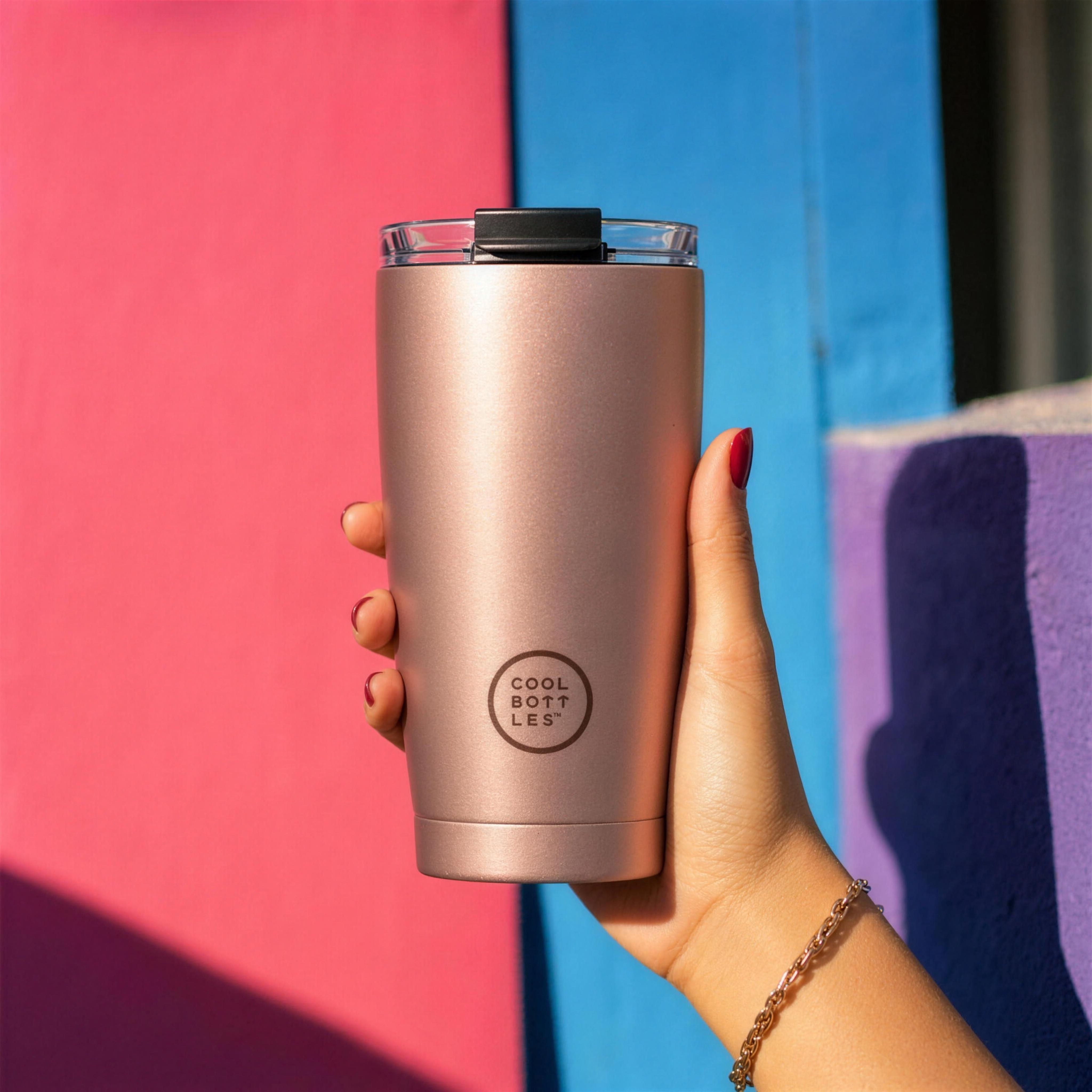 Cool Bottles paslanmaz çelik termos şişe - renkli arka plan